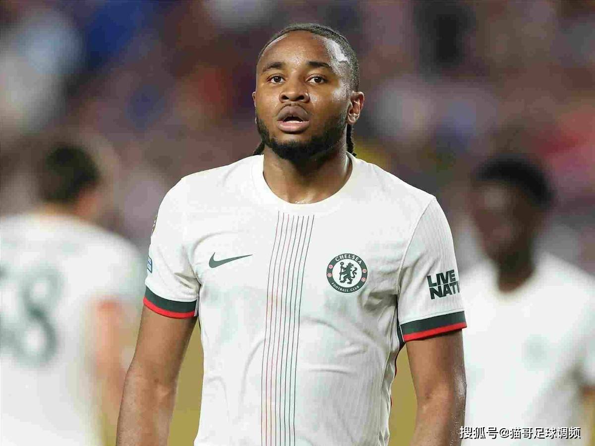 红牛反抢旧将：莱比锡欲用西蒙斯“换”回恩昆库，切尔西夏窗最后一搏？