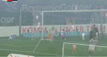 3-1，格里马尔多任意球双响，9人德甲第12掀翻德甲第2，滕哈赫前东家赛季首胜